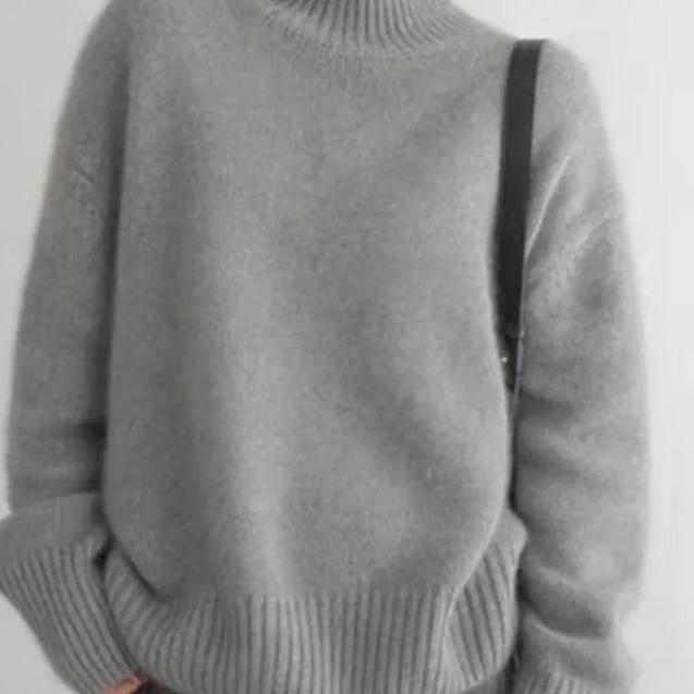 Sydney Women's Oversized Cashmere Turtleneck Sweater – Soft, Warm & Stylish