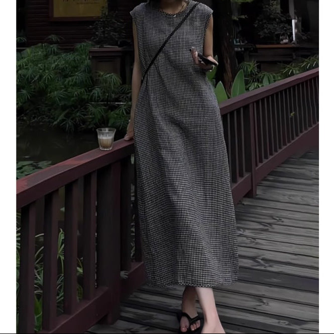 Della | Checkered Sleeveless Maxi Dress